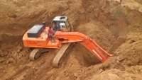 Excavator may easily handle 500 tonnes of ores such as gravel, sand, soil on the small scale mining site