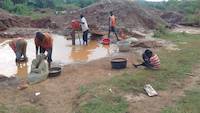 Children working on the mining site