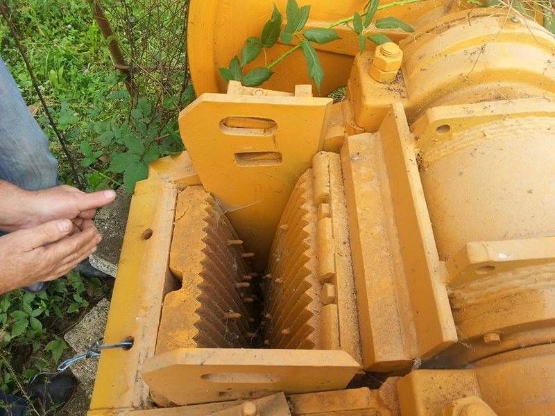 The jaws of the jaw crusher