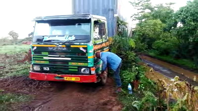 Truck driver and repair of the accessories on the truck