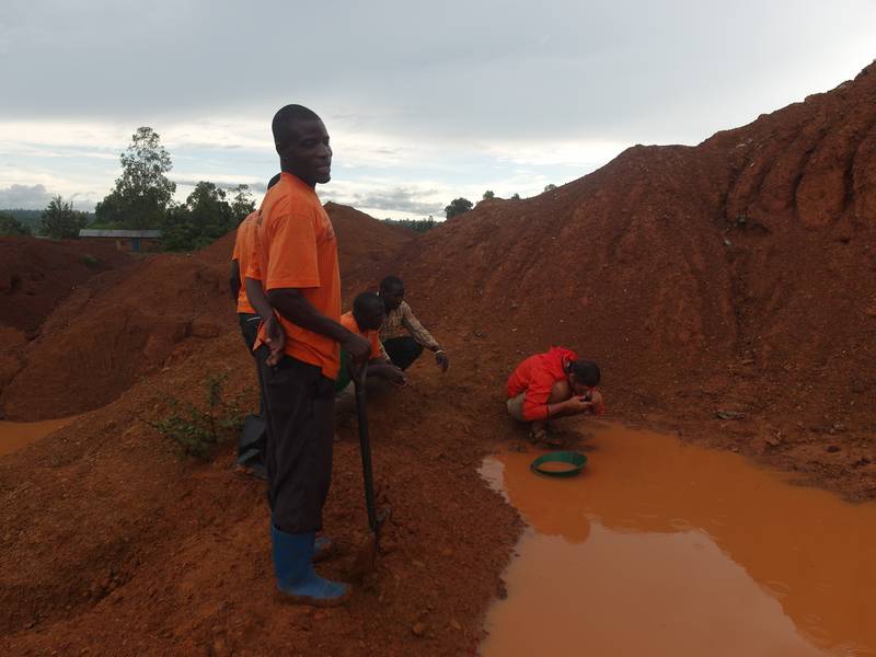 Inspection of gold particles with hand lens