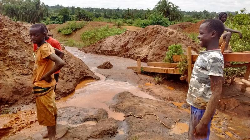 These children are washing mercury polluted ores on the mining site in Uganda