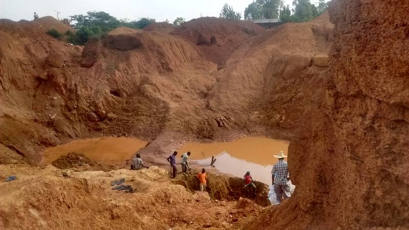 Prospecting for gold on the open pit Prospecting for gold on the open pit