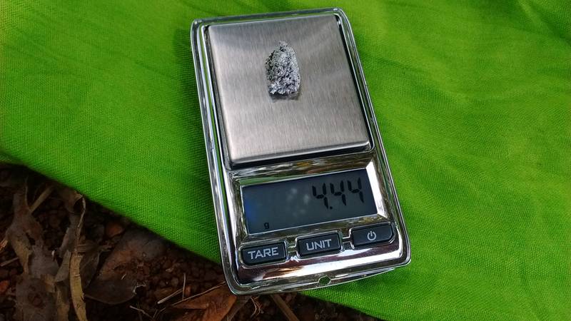 4.44 grams of gold on the pocket scale