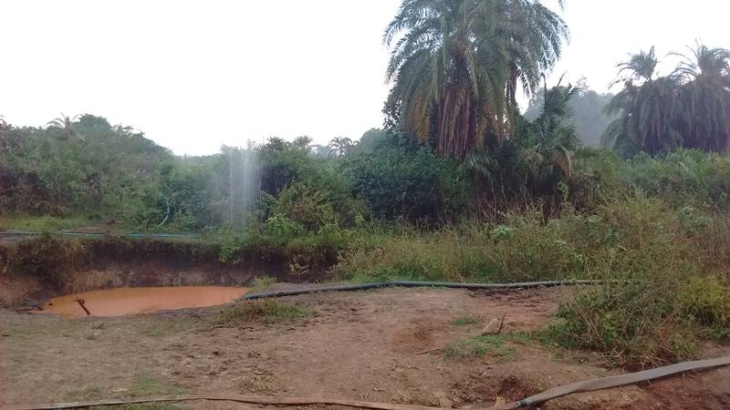 The spray of water on the left side designates the water losses in pumping