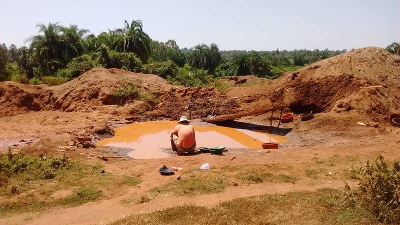 Conducting the field assay on the tailing heap