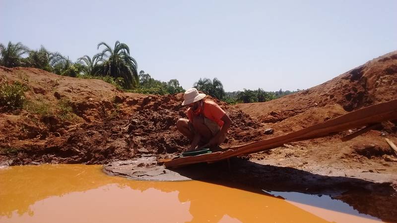 Prospecting in the tailings after the sluice