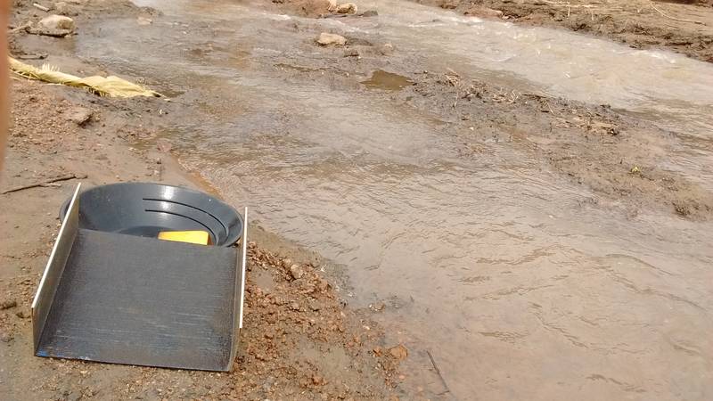 Prospecting for fine gold on the river Malaba in Uganda