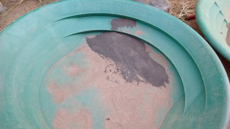 Black sand separation in Garrett gold pan Super Sluice