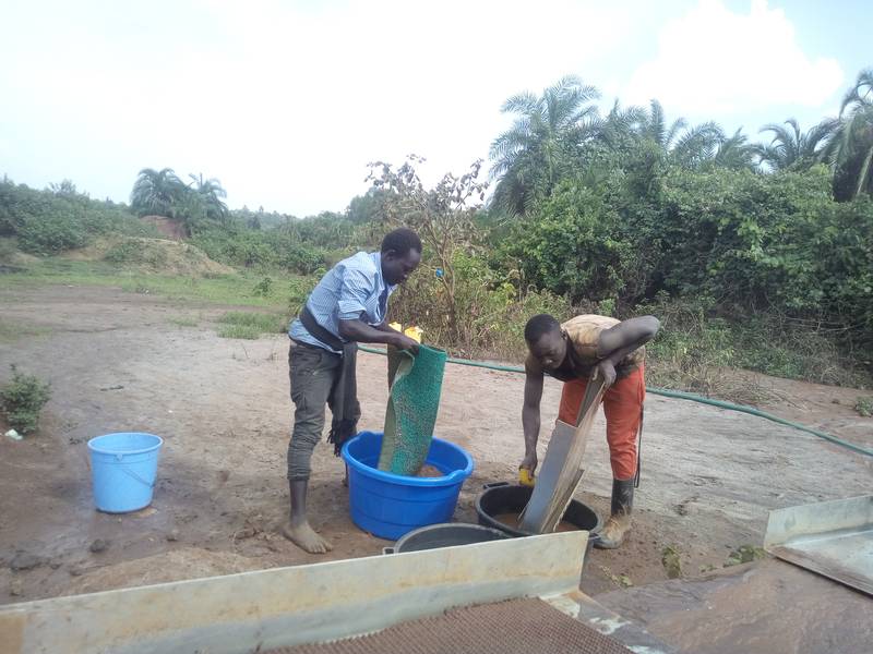 Mr. Okedi and Mr. Wabwire collecting the gold concentrate in Uganda