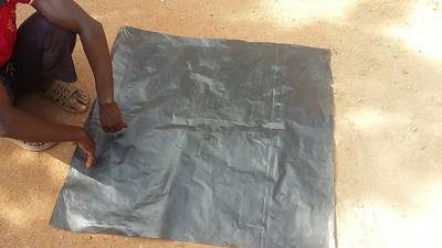 Small canvas used for mixing and reduction of already reduced larger sample