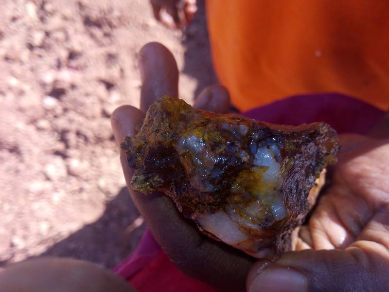 Rich gold ore with iron and quartz